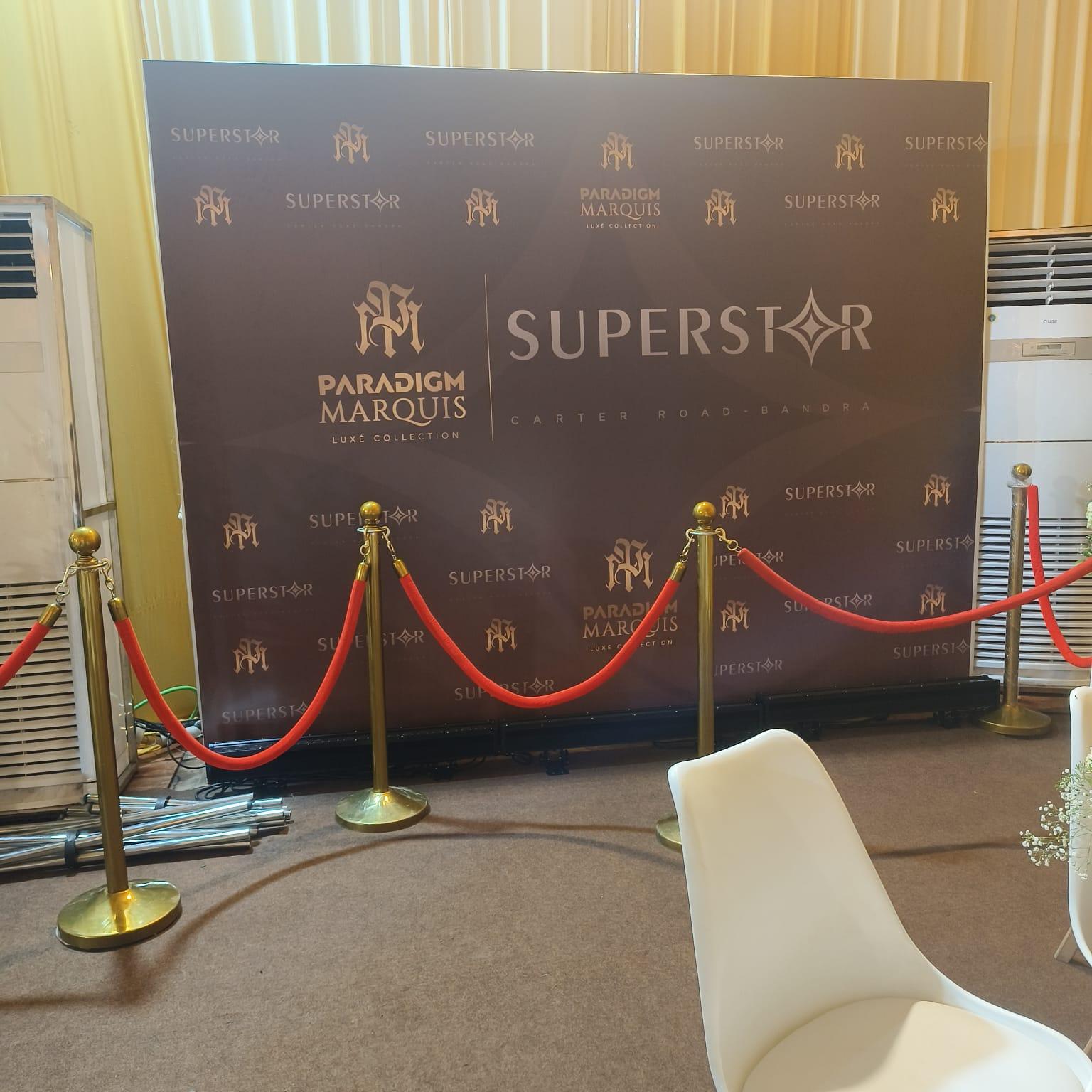 Plyback flex branding and mounting background blur